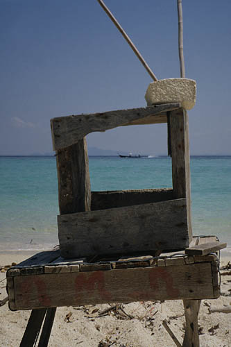 TV at Loh-Mo-Dee-Bay - click to go to next image